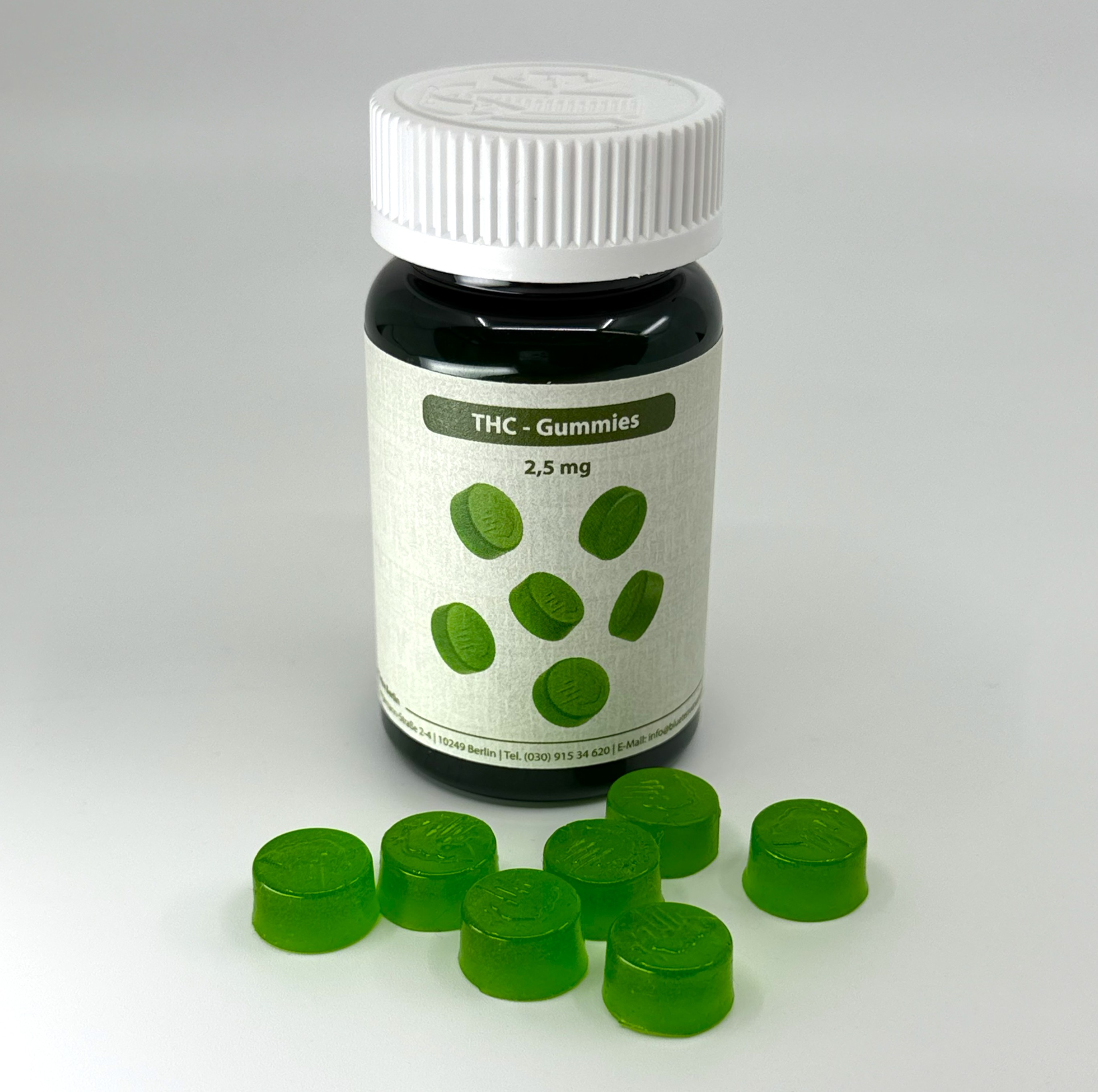 Bluetenversand.de THC Gummies Dose mit gelben 2,5mg THC Gummies davor liegend frontal
